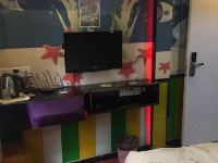 上海悦馨时尚宾馆 - 豪华大床房