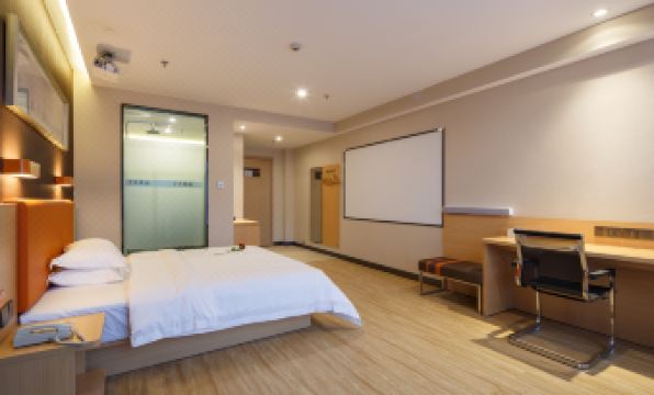 7 Days Premium (Chongqing Liangping People's Square Center)