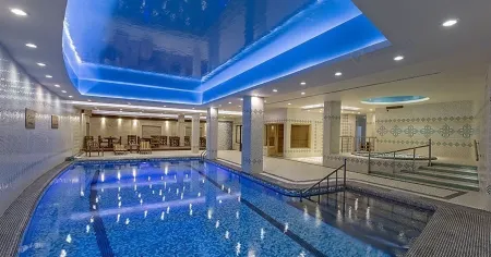 Zandiyeh Hotel Отели рядом с достопримечательностью «Крепость Керим-хан»