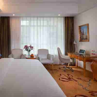 維也納酒店(四會天光墟店) Rooms