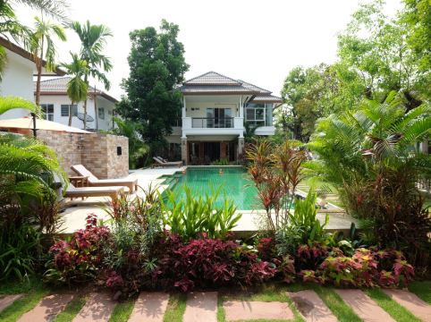 สแตนดาร์ด วิลล่า