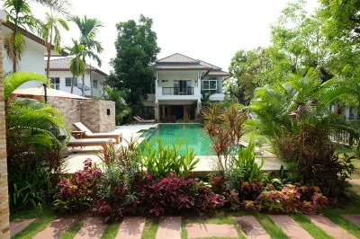 Standard Villa Hotels in Saraphi