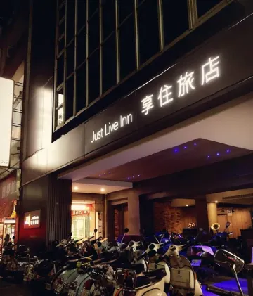 Just Live Inn