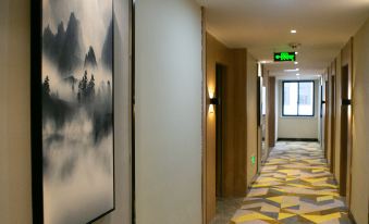 Zsmart Zhishang Hotel (Linping Yintai Branch, Lushan Street)
