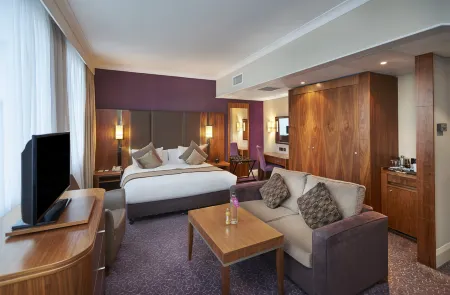 Crowne Plaza London Ealing Отели рядом с достопримечательностью «Университет Западного Лондона»
