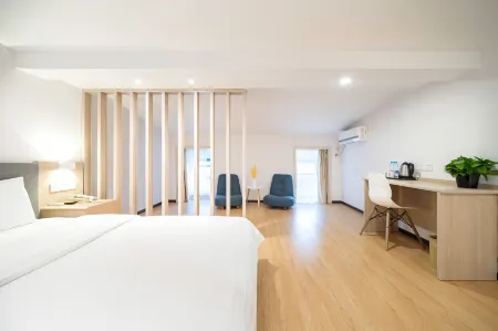 Gemeng Hotel (Shanghai Huinan Pazhou Commercial Plaza) Отели рядом с достопримечательностью «Shanghai Institute of Health Science Pudong New Area Branch»