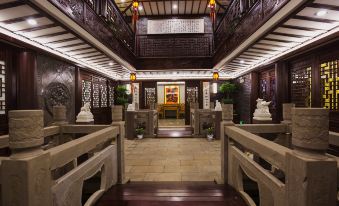 Fenghuangcheng Old Siheyuan Hotel
