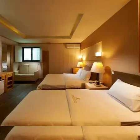 Hotel Noblesse, Yeoksam Отели рядом с достопримечательностью «Sinnonhyeon Station»