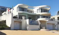 Oceansnest Guest House - parking