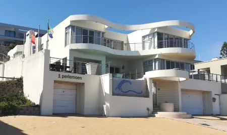 Oceansnest Guest House Отели в г. Блубергстранд