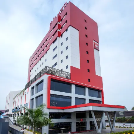 Ibis Pontianak City Center Отели рядом с достопримечательностью «Памятник Digulis»