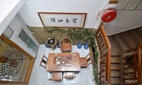 Fenghuang Yujiang River View Guesthouse