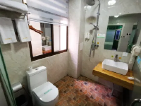 Dian Yue station Hotels in Mengzi