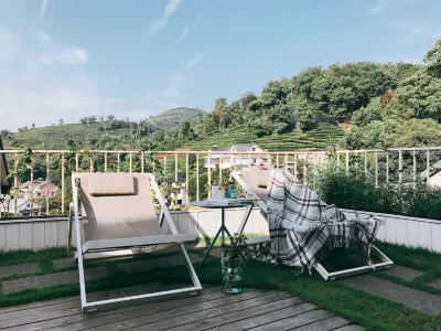 Blank Inn Hotel dekat Grand View Garden