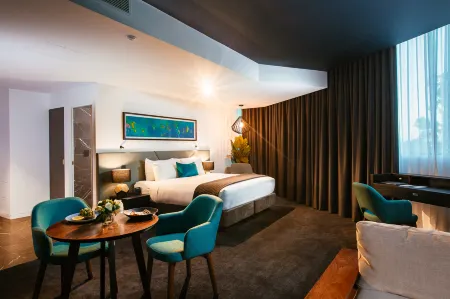 Eatons Hill Hotel Отели в г. Каллангер