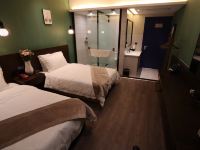 克拉玛依顿森主题酒店 - 绿野仙踪主题双床房