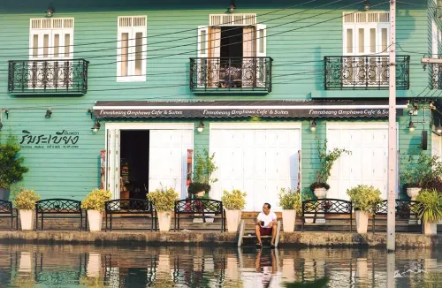 RoomQuest Rimrabeang at Amphawa