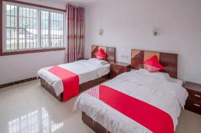 Cong Jiang Xianglian Business Hotel Hotels near Basha Miao Village