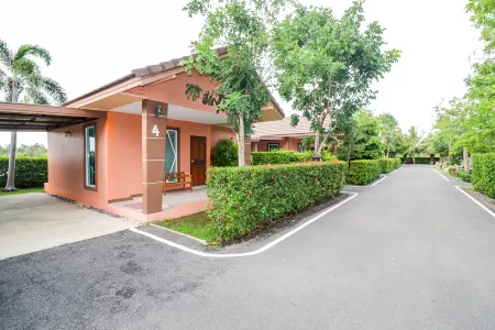 Baan Phing Phu Praew Cha-Am Отели рядом с достопримечательностью «Simantra Private Villas»