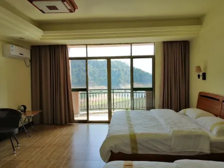 Three li long gorge lake house