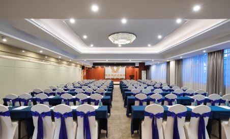 Suitetrails - Vienna International Hotel (Nanchang honggutan Xinjian Center)