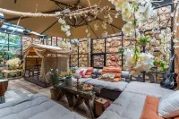 Yuehui Lake View Art Guesthouse