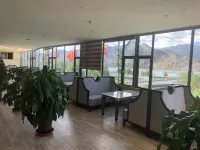岷山聖瑞斯飯店（羅布林卡西藏博物館店）
