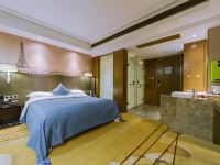卡斯迪漫享酒店(长沙生态动物园店) - 高级大床房