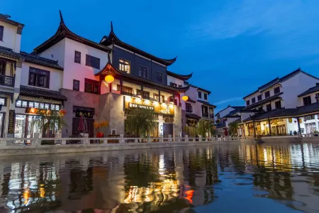 Yiju Lakeside Courtyard Hotel Отели рядом с достопримечательностью «Honghe Nativeland»