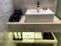 莱卡酒店(广州体育西路地铁站店) - 精品大床房