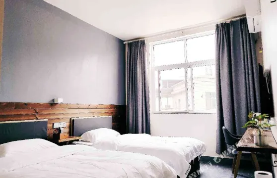 新平小姆花園客棧