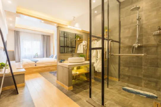 Tingting Guesthouse (Xi'an Huimin Street Guangji Street) Отели рядом с достопримечательностью «Shaanxi Institute of Industry and Transportation - Training Building»