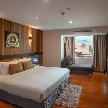 Khum Phucome Hotel Отели рядом с достопримечательностью «Ват Пратхат Дой Сутхеп»