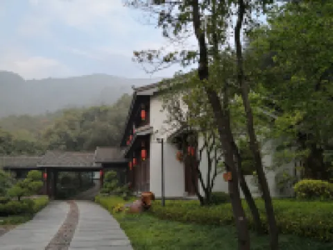 Julong Town Longgu Mountain House Hotels near Julong Town