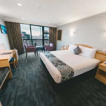Parkside Hotel & Apartments Отели рядом с достопримечательностью «Парк Вестерн»