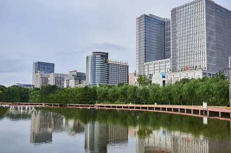 Ordos Tieniu Phoenix Hotel Отели рядом с достопримечательностью «Yike Zhaomeng Monument»