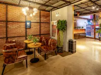 James Joyce Coffetel (Culture Center Metro Station, Youyi Road) Hotels near Hexi