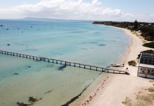 카멜 앳 소렌토의 넓고 현대적인 주방 공간