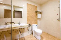 OYO Guangyuan Business Hotel (Xinyang Railway Station Tianrun Plaza) - 2 Yıldız