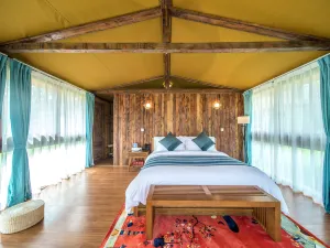Huanglongxi Happy Pastoral Wild Fun Hotel