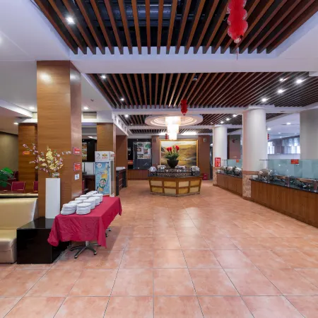 Vienna International Hotel(Xiangyang's Wanda Plaza train station)