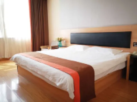 Moke Hotel(Zibo Railway square Station)