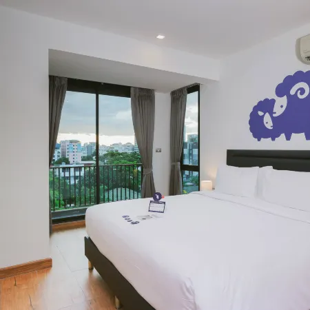 Kokotel Bangkok Sukhumvit 50 Отели рядом с достопримечательностью «Станция надземного метро On Nut»