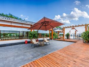 Dujiangyan Floating Spa Resort Villa