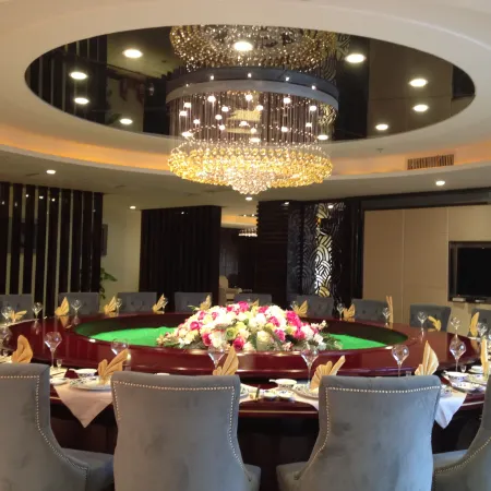 Hollyear Hotel