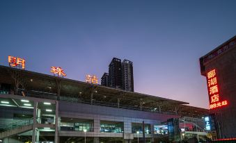 Zhuhai Pohu Hotel (Mingzhu Station)