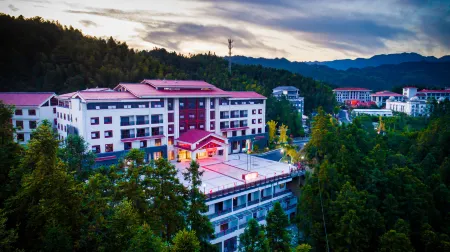 Lingyun Hotel Отели рядом с достопримечательностью «yi cui hu gong yuan»