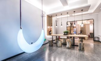 Luxian Light Luxury Inn - Housity