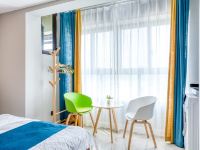 无锡江南大学融创乐园雪海世界轻奢主题公寓 - 舒适一室双床房