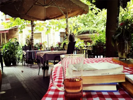 Chengdu Pengzhou Yujianmeihao Chinese Inn Отели рядом с достопримечательностью «Bailu Monastery»